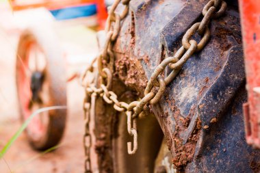 ağır muck truck tekerlek yol araba lastik zinciri o ile kapalı kapatmak