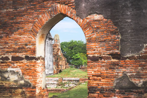 Eski antik pagoda Lopburi Tayland, eski dış tuğla ile 