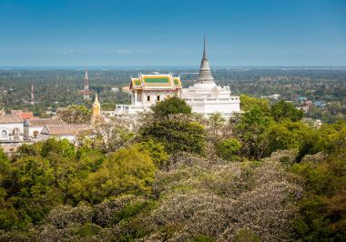 Tapınak sarılmada dağda, Phra Nakhon Kh mimari detaylar