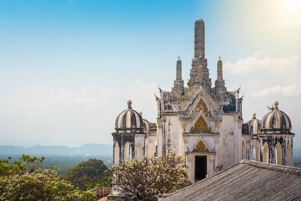 Templo no topo da montanha, detalhes arquitetônicos de Phra Nakhon Kh — Fotografia de Stock