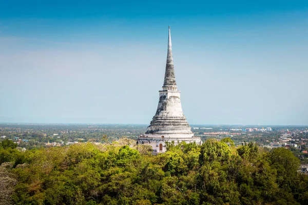 Tempio sulla cima della montagna, dettagli architettonici di Phra Nakhon Kh — Foto Stock