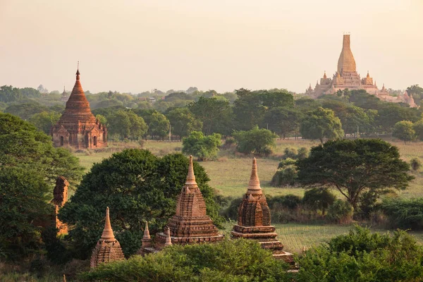 Veel van de tempels van Bagan in Myanmar — Stockfoto