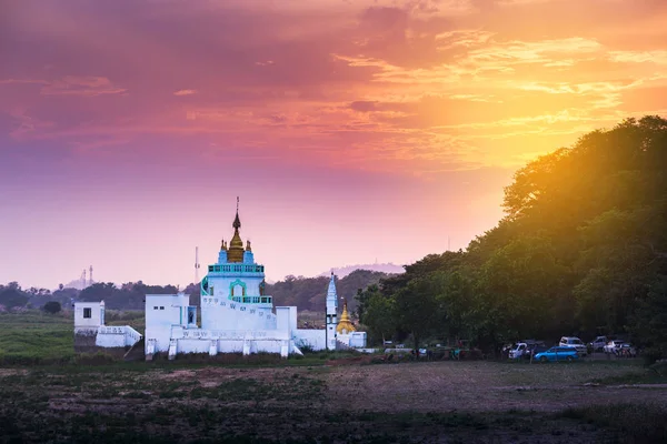 Úžasné slavných cestovních a krajinné scény starověkých chrámů na — Stock fotografie