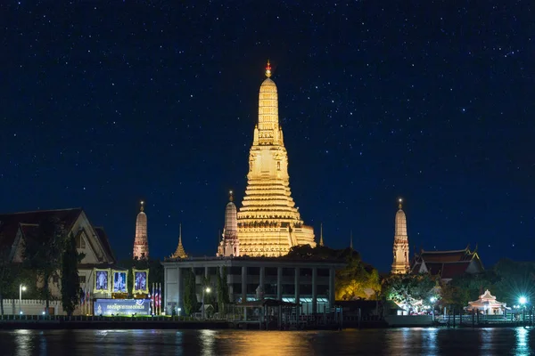 Bangkok, Tailandia, 27 dic 2017 - Vista nocturna de Wat Arun (Te — Foto de Stock