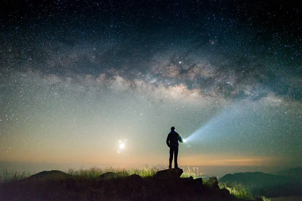 Samanyolu ile manzara, Samanyolu arka planı, gece gökyüzü S ile — Stok fotoğraf