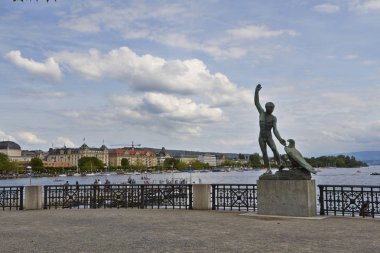 Heykel insan ve kartal Promenade Zurich, İsviçre
