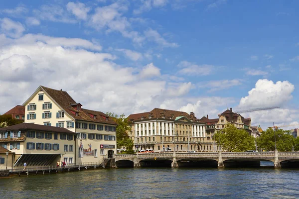 从河里查看到苏黎世，瑞士 — 图库照片