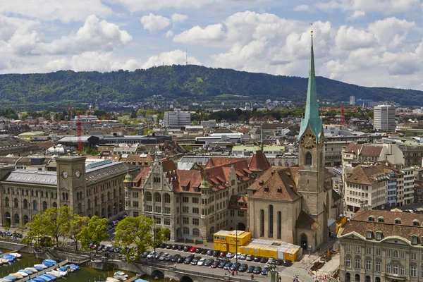 Görüş belgili tanımlık nehir ve Zürih şehir bulutlu bir günde, İsviçre