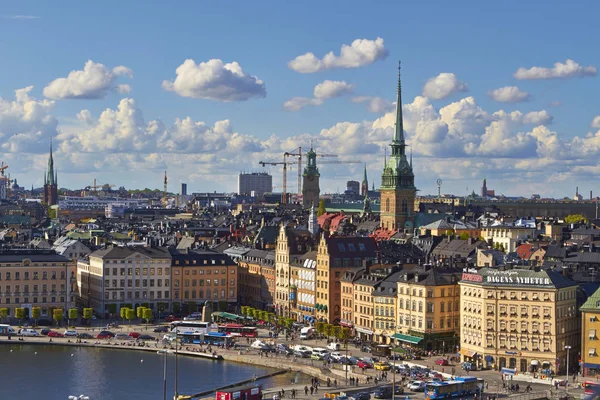 Güneşli bir günde, İsveç Stokholm için göster