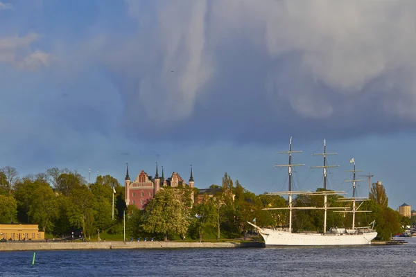 Kırmızı Kale beyaz gemi ve ben Stockholm, İsveç
