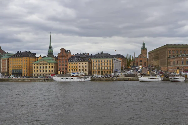 Bulutlu gün, Stockholm, İsveç Kraliyet Sarayı'na görüntülemek