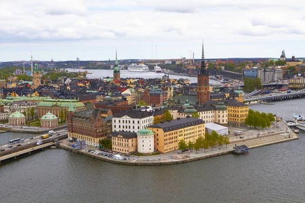 Bulutlu gün, Stockholm, İsveç Kraliyet Sarayı'na görüntülemek