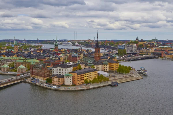 Bulutlu gün, Stockholm, İsveç Kraliyet Sarayı'na görüntülemek