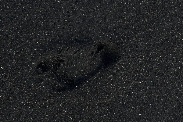 Ayak izi siyah kum Beach Santorini, Yunanistan