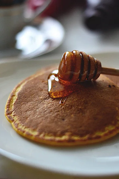 Kürbis-Pfannkuchen mit Honig — Stockfoto