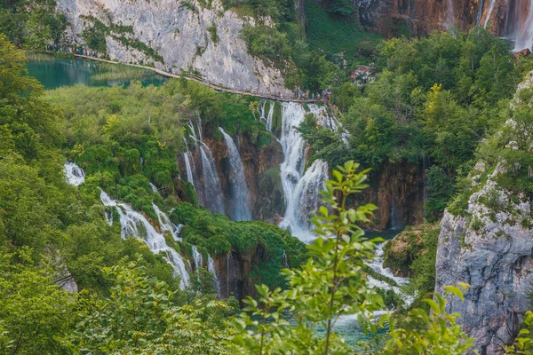Parque Nacional dos Lagos de Plitvice, Croácia. Um dos lugares mais bonitos do mundo . — Fotografia de Stock