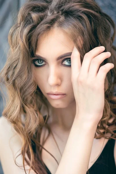 Sokak yakın çekim güzel kız