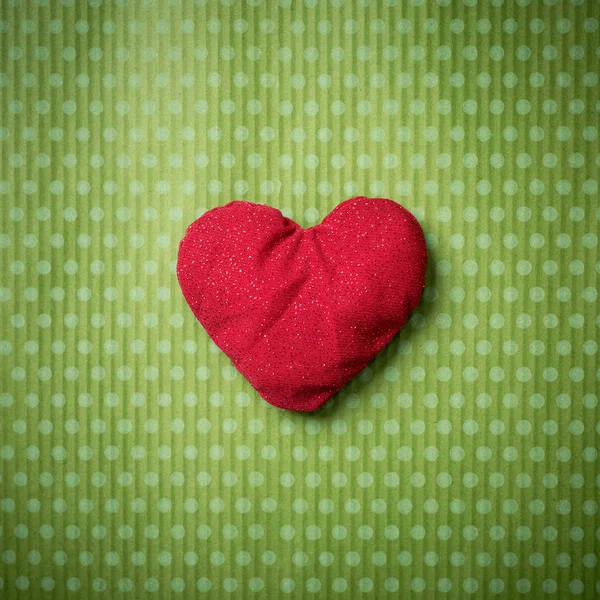 День Святого Валентина Красочные Вязаные Сердца Винтажном Фоне Горошек Красное — стоковое фото