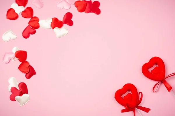 Red hearts for Valentines day on a beautiful pink background. — Stock Photo, Image