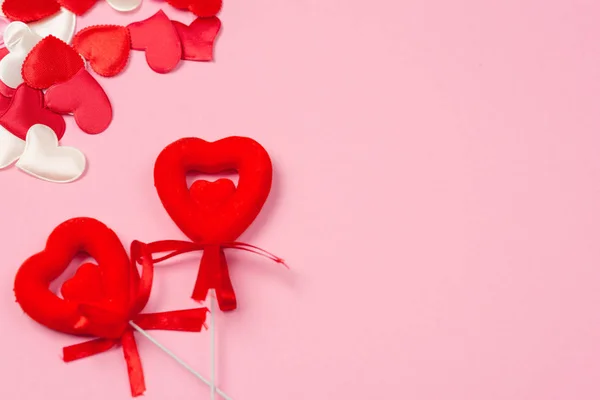 Red hearts for Valentines day on a beautiful pink background. — Stock Photo, Image