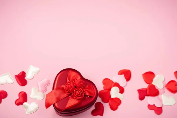 Red hearts with a gift for Valentines Day — Stock Photo, Image