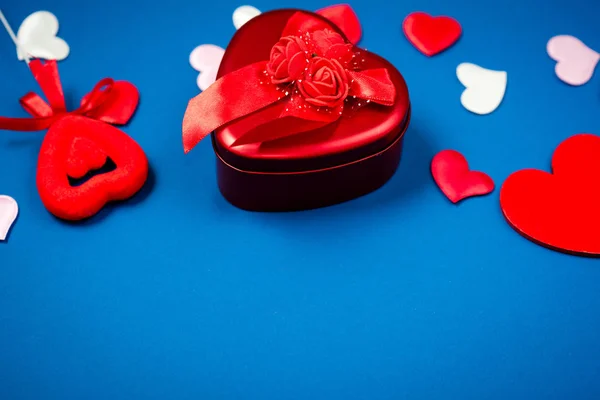 Red heart with a gift for Valentines Day — Stock Photo, Image