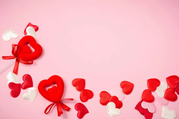 Red hearts for Valentines day on a beautiful pink background. — Stock Photo, Image