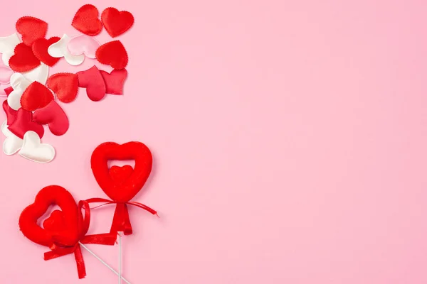 Red hearts for Valentines day on a beautiful pink background. — Stock Photo, Image