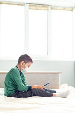 Evde kalıp koronavirüs salgınını önleyin..