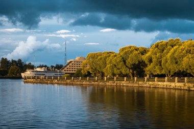 Günbatımında rıhtım