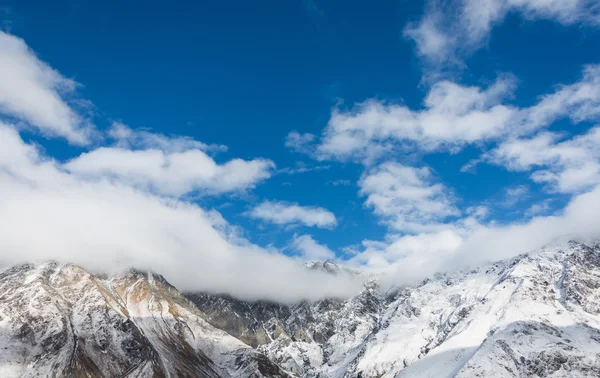 Paisaje de montañas de nieve — Foto de Stock