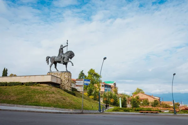 Monument van Erakli Ii over de prachtige straat in Georgië, Telavi Stockfoto