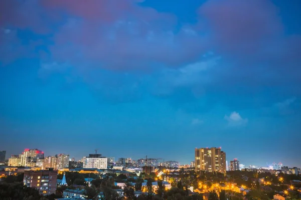 Crepúsculo sobre el paisaje urbano —  Fotos de Stock