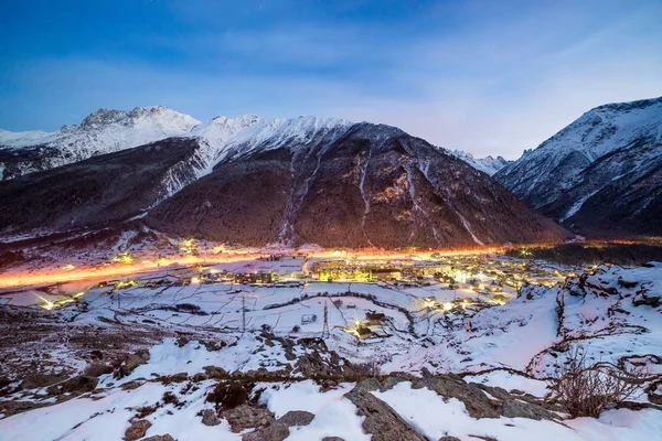 Paysage Urbain Dans Les Montagnes Crépuscule — Photo