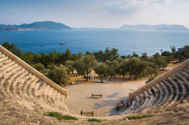 Dramatik amfitiyatrodan manzara (bir günde manzara))