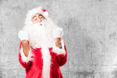Noel ile işaret kutluyor