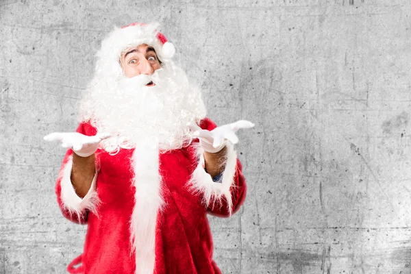 Weihnachtsmann in stolzer Pose — Stockfoto