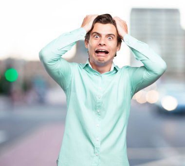 çılgın genç adam korkmuş