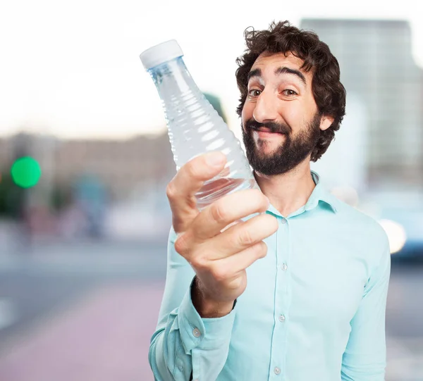 Joven feliz con botella de agua —  Fotos de Stock
