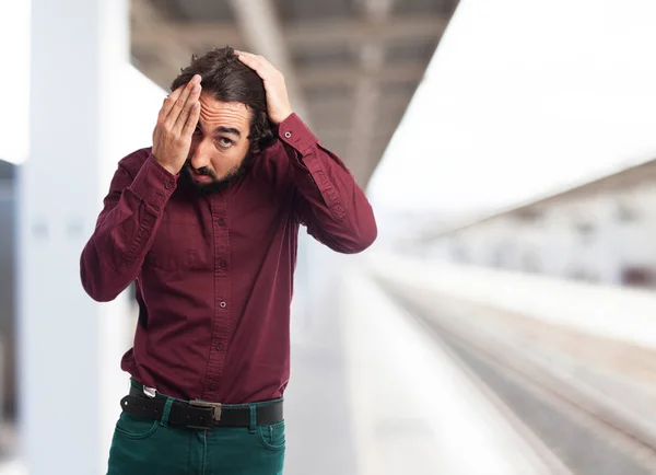 Joven feliz en pose orgullosa — Foto de Stock