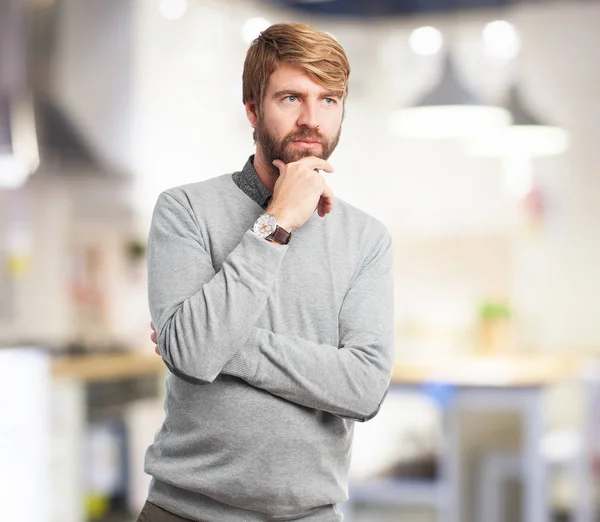 Hombre de negocios concentrado pensando — Foto de Stock