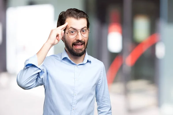 Glücklicher junger Mann denkt — Stockfoto