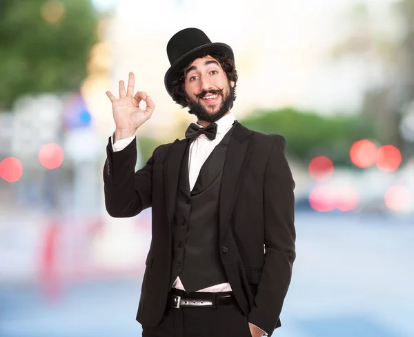 Hombre feliz con señal de allright — Foto de Stock