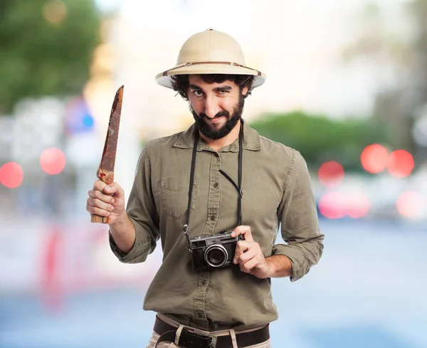 Loco explorador hombre con cuchillo — Foto de Stock