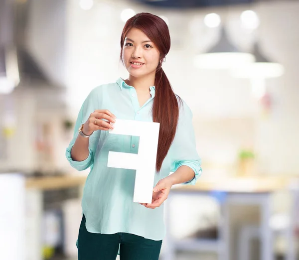 Glücklich chinesische Frau mit f Buchstabe — Stockfoto