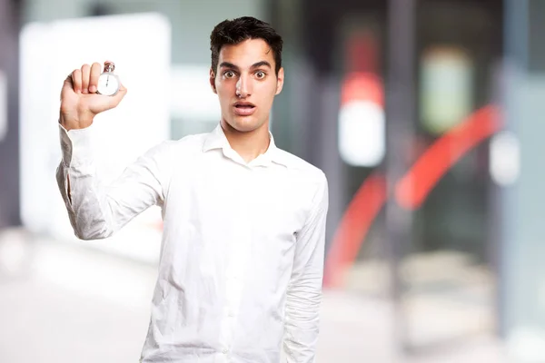 Bezorgd jongeman met stopwatch — Stockfoto