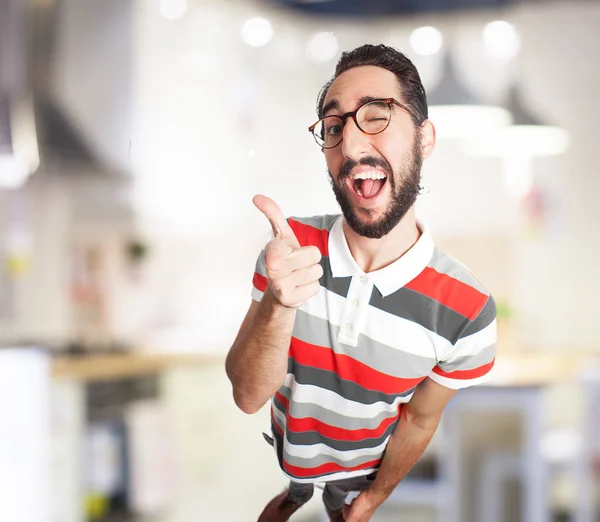 Joven feliz con signo de bien — Foto de Stock