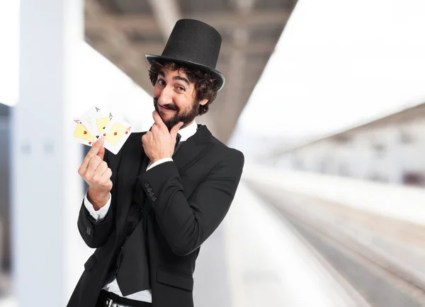 Homem feliz com cartões de poker — Fotografia de Stock
