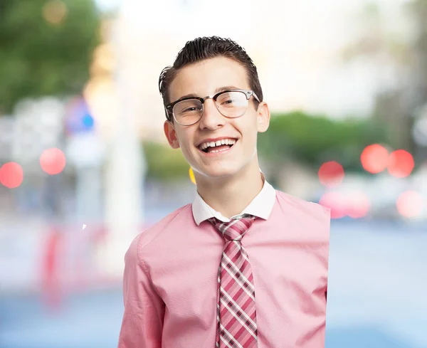 Gelukkige jongeman glimlachend — Stockfoto