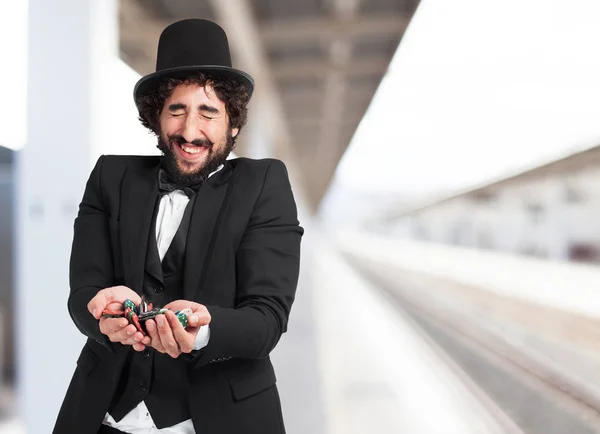 Homem feliz com fichas de poker — Fotografia de Stock